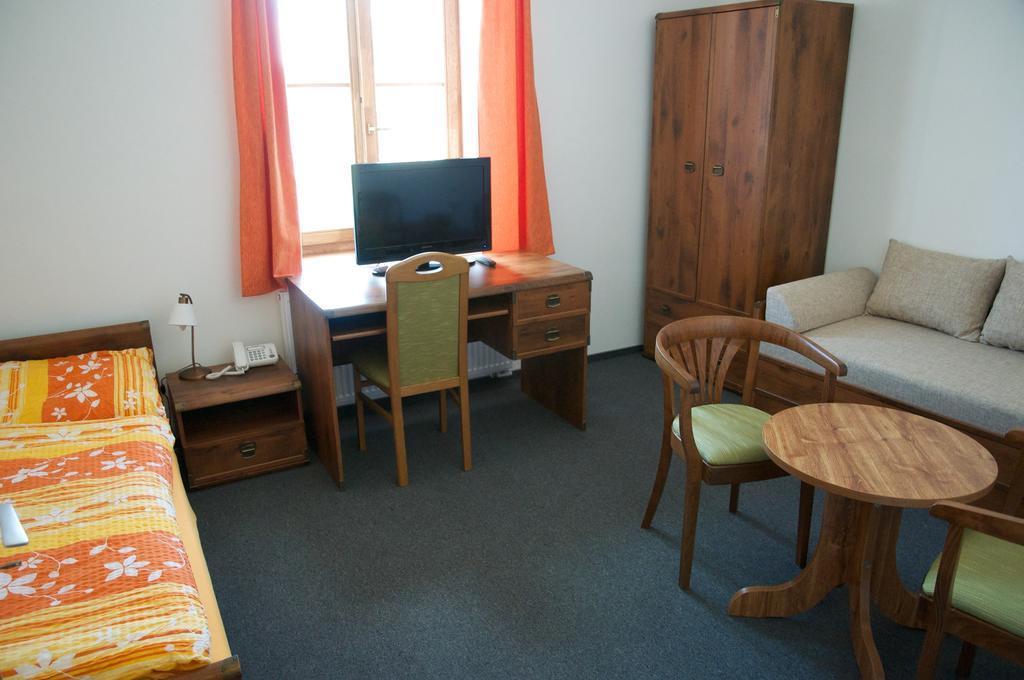Penzion Pod Zamkem Zruc nad Sazavou Room photo